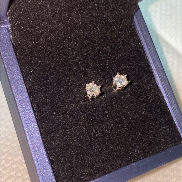 Earrings - Picture 1 of 1